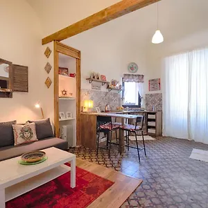 Casa Egru' Centro Citta' Pescheria Appartamento Aeroporto di Catania Fontana Rossa